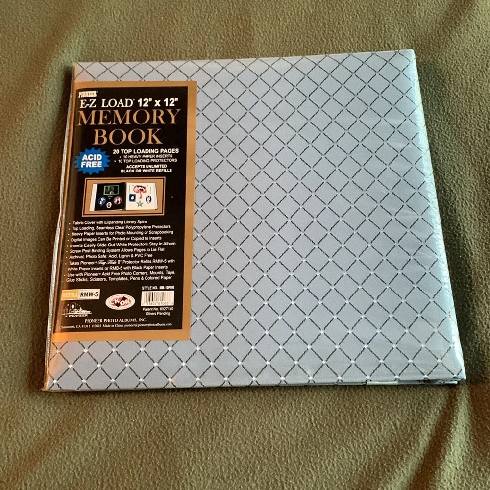 NIP Pioneer E-Z load 12” x 12” Memory Book.  Expanding spine back. - Picture 7 of 8